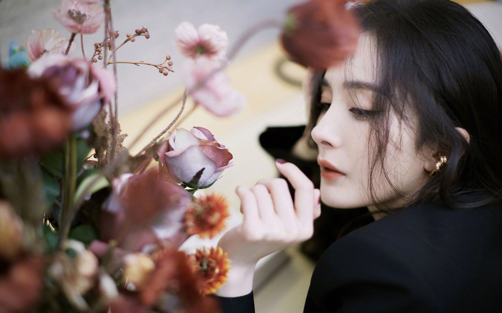 掘金压哨战胜雄鹿，全明星赛前哨战中约基奇贡献关键助攻，掘金队约基奇的合同