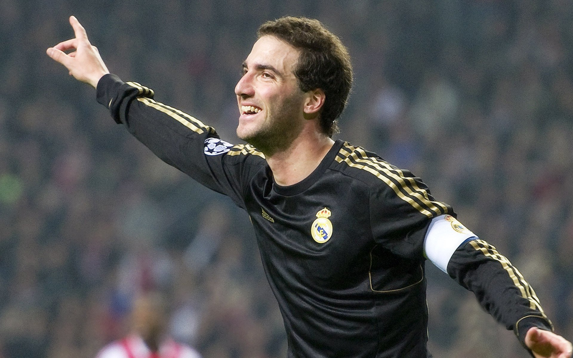 爱游戏体育官网-“英超战场火热,追逐冠军不言放弃”,英超争4